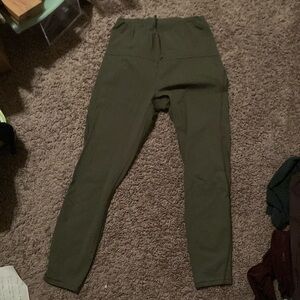 Lululemon Women’s green workout lettings size 8